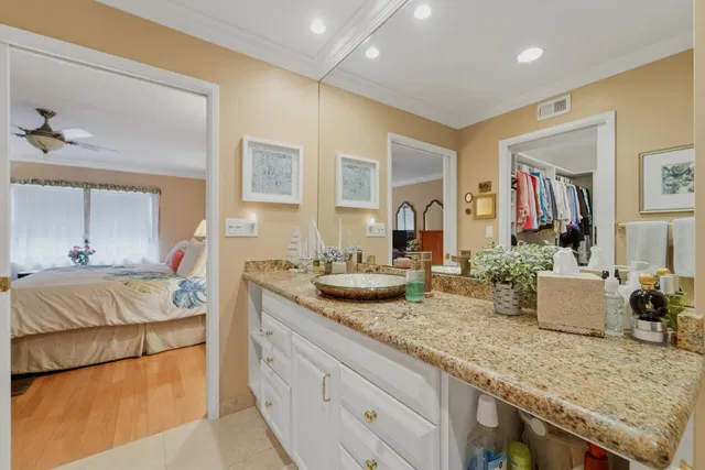 Eastpointe Country Club Residence photo 19