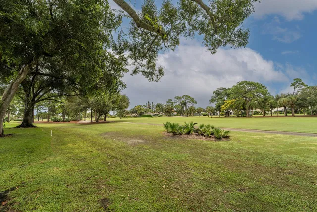 Eastpointe Country Club Residence photo 26