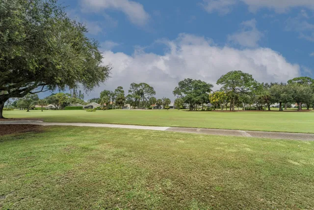 Eastpointe Country Club Residence photo 28