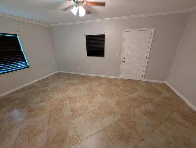 Residence photo 8