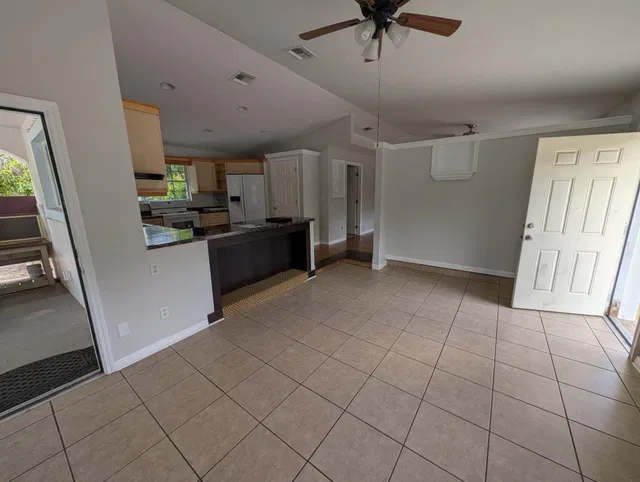 Residence photo 16