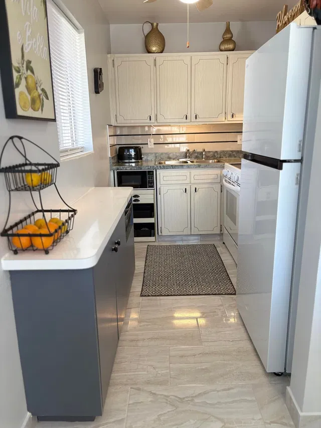 Unit 206 photo 6