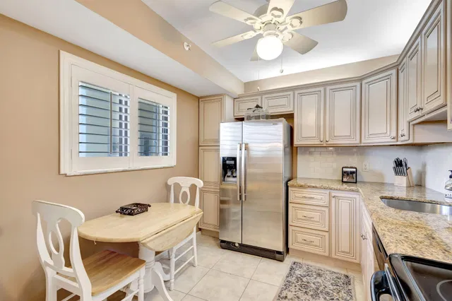 Unit 209 photo 3