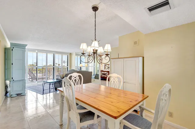 Unit 209 photo 5