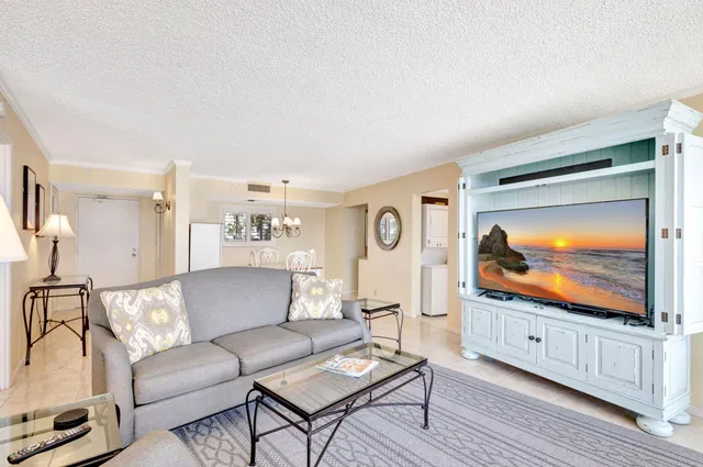 Unit 209 photo 6