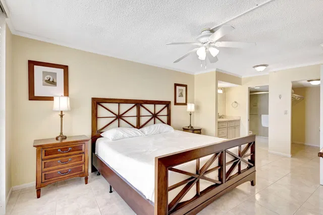 Unit 209 photo 11