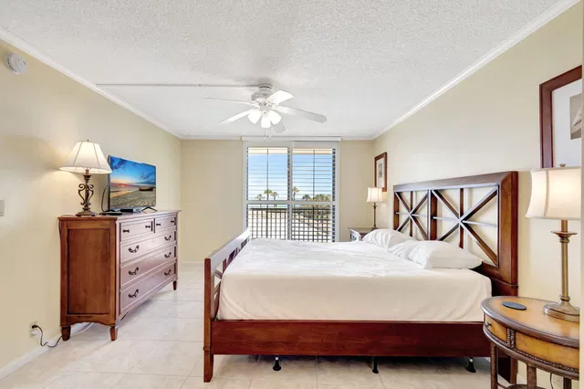 Unit 209 photo 12