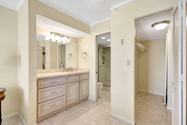 Unit 209 photo 13
