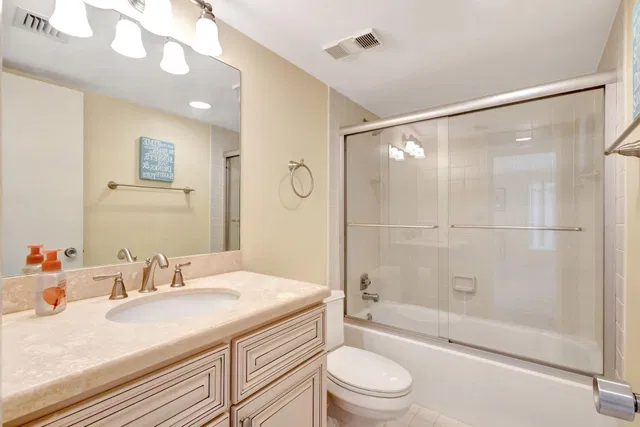 Unit 209 photo 14