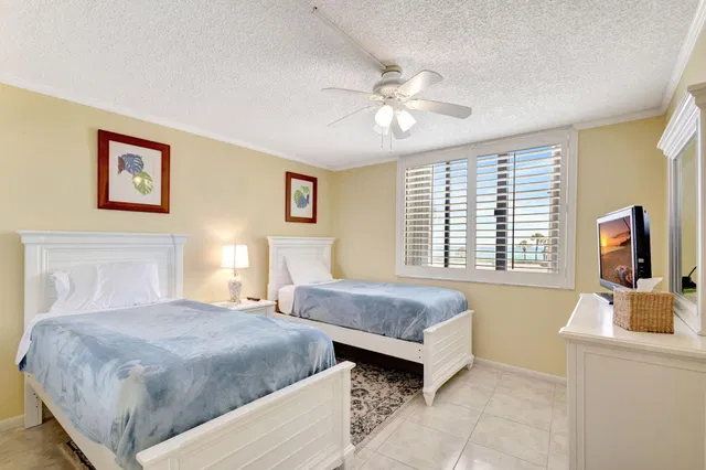 Unit 209 photo 16