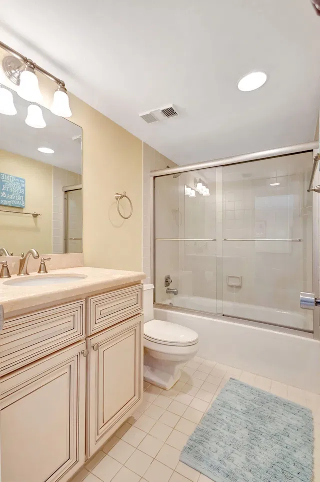 Unit 209 photo 18