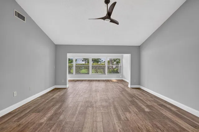  Residence photo 16