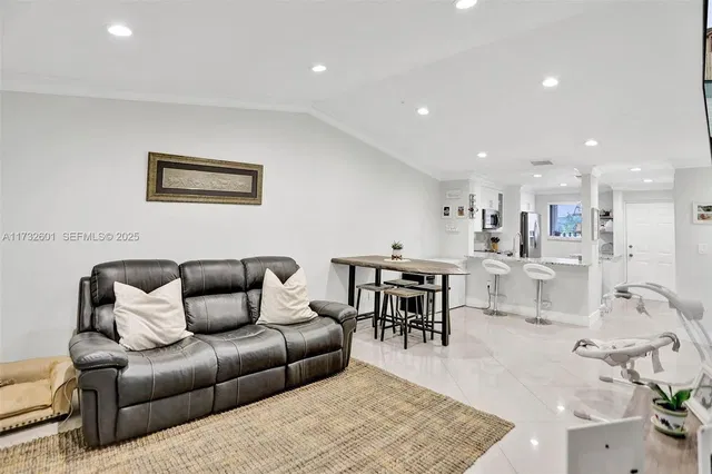 Unit 1208 photo 11