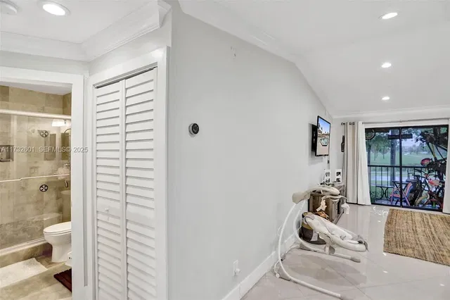 Unit 1208 photo 14