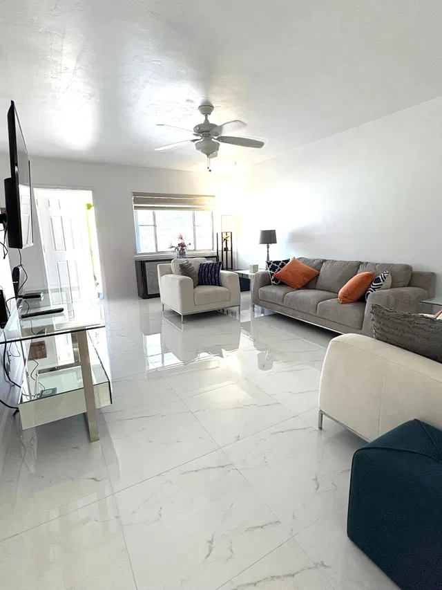 Unit 202 photo 3