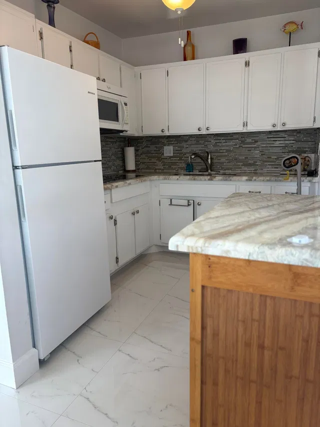Unit 202 photo 5