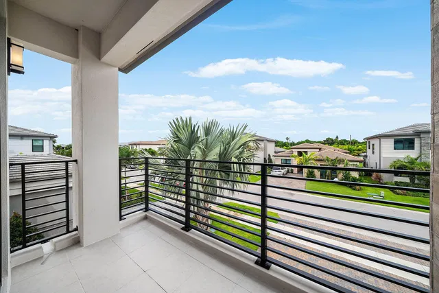 Residence photo 26