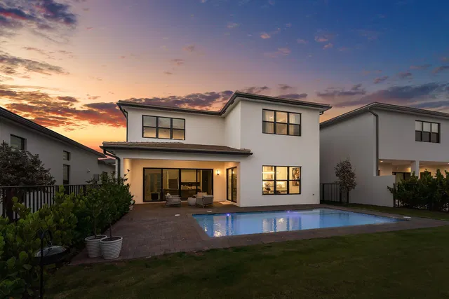 Residence photo 98