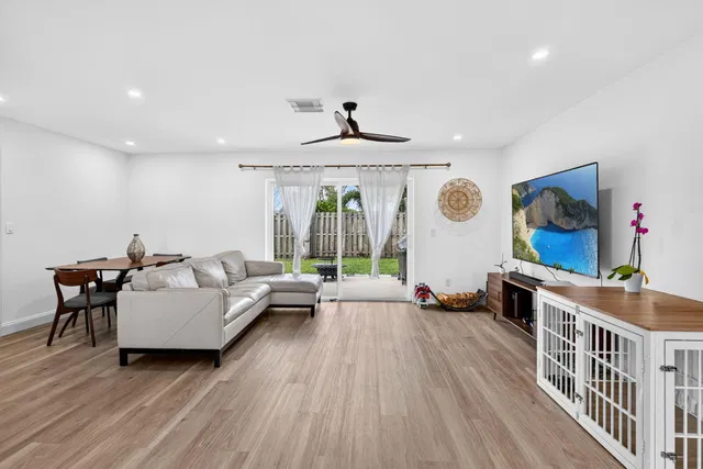  Residence photo 11