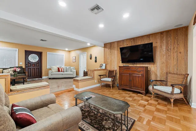 Palm Beach Shores Residence photo 11