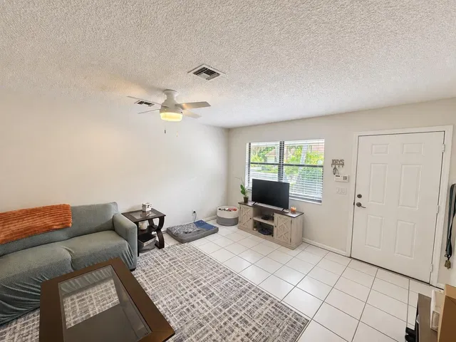 Residence photo 2