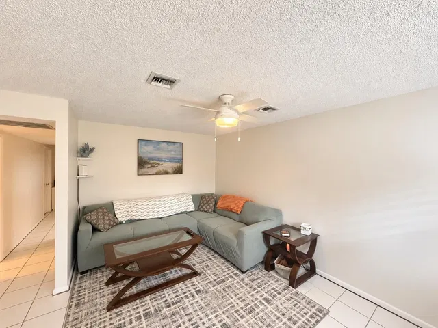 Residence photo 3
