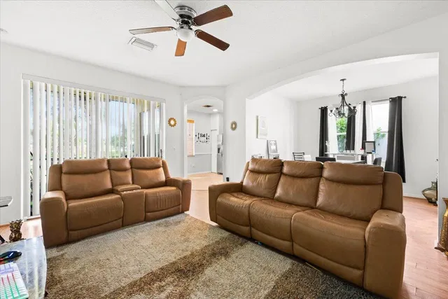 Residence photo 3