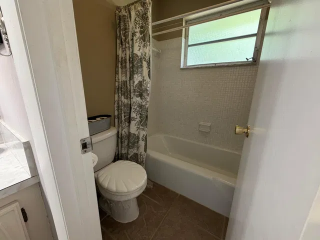 Unit D photo 19