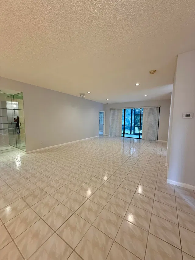 Residence photo 3