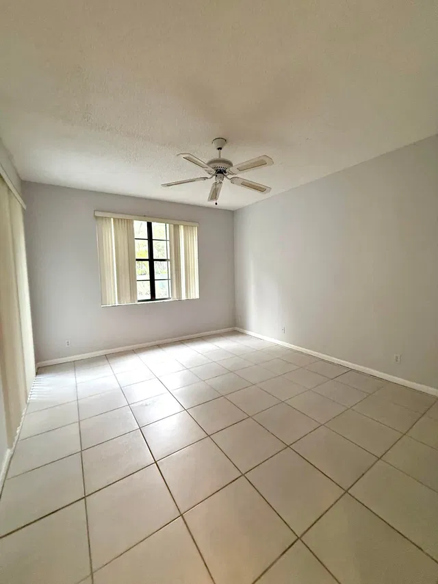 Residence photo 11