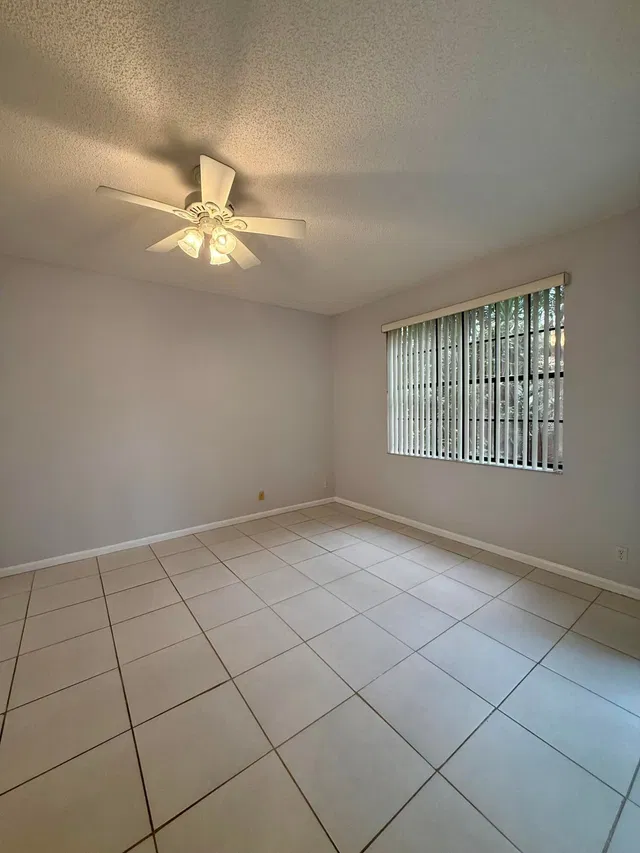 Residence photo 16
