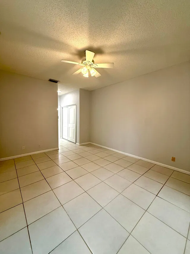 Residence photo 17