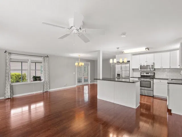 Residence photo 2