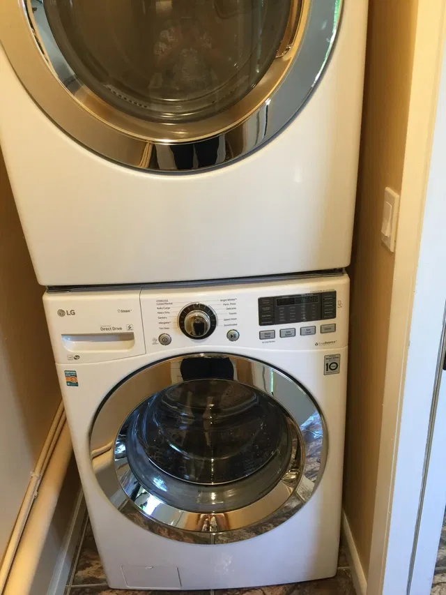 Unit 402 photo 6