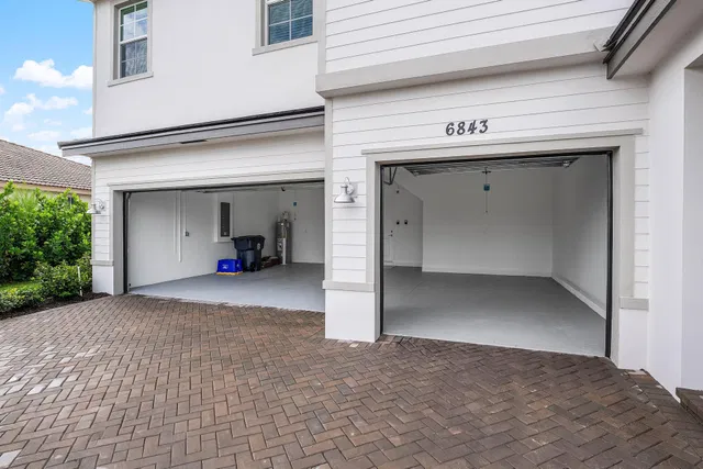 Residence photo 6