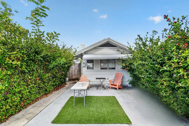 Residence photo 3