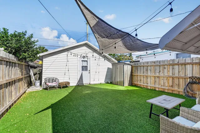 Residence photo 43