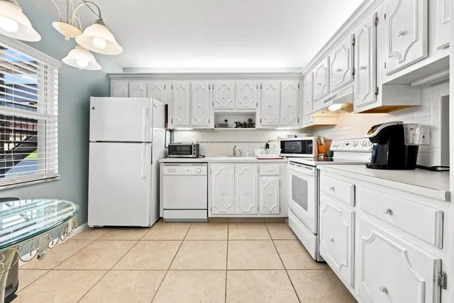 Unit 206 photo 6
