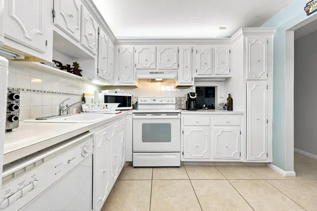 Unit 206 photo 7