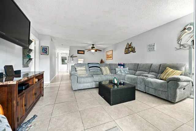 Unit 206 photo 11