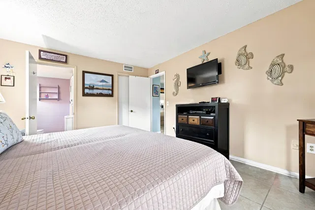 Unit 206 photo 14