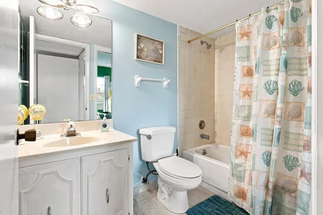 Unit 206 photo 17
