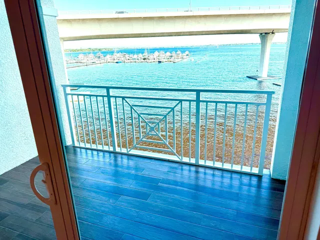 Harborage Yacht Club Residence photo 12