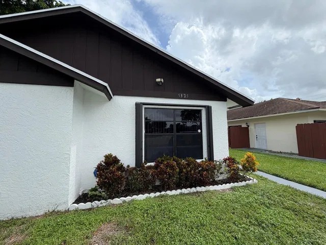 Residence photo 2