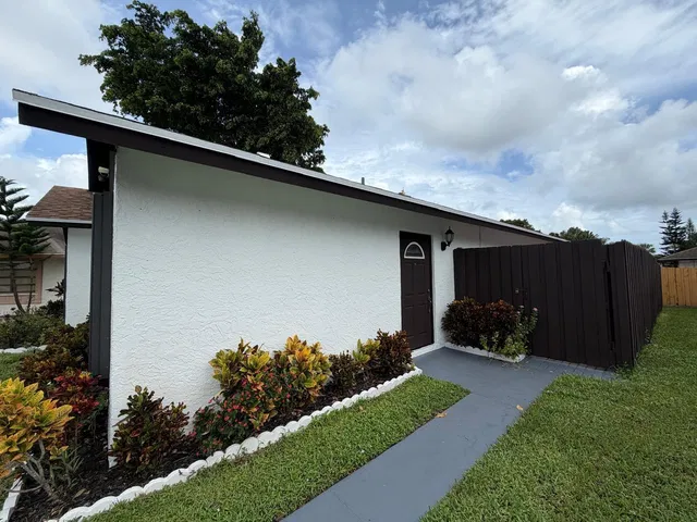 Residence photo 3