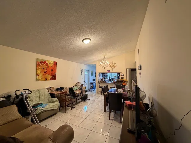 Residence photo 12