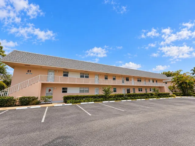 Unit 21-207 photo 2