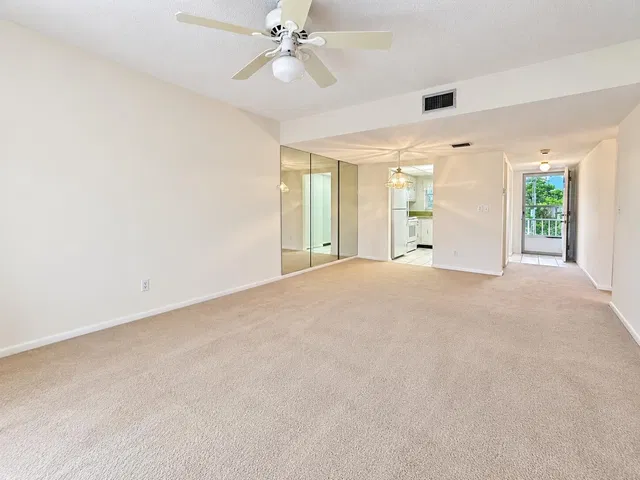 Unit 21-207 photo 3