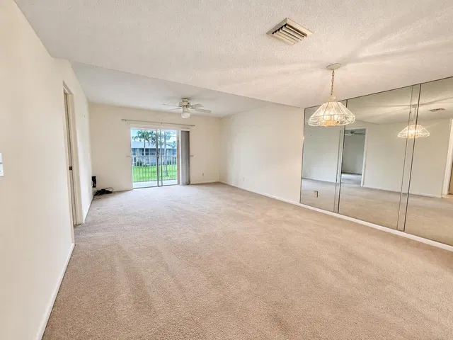 Unit 21-207 photo 6