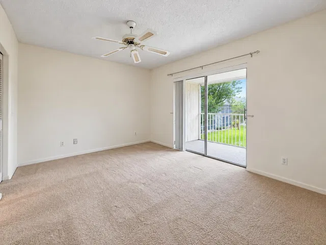 Unit 21-207 photo 8